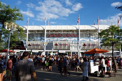 THE 10 CLOSEST Hotels to Budweiser Stage .